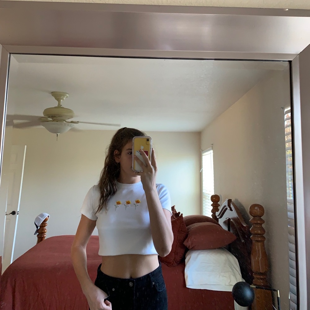 BRANDY MELVILLE GRAPHIC T-SHIRT